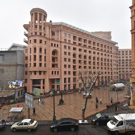 Armenak Apartment in Aram str Yerevan Bagian luar foto