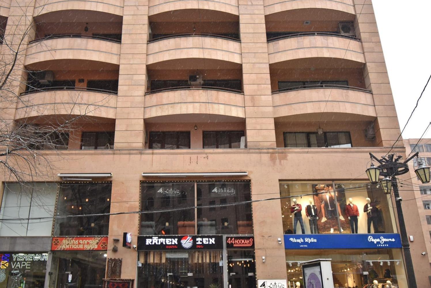 Armenak Apartment in Aram str Yerevan Bagian luar foto