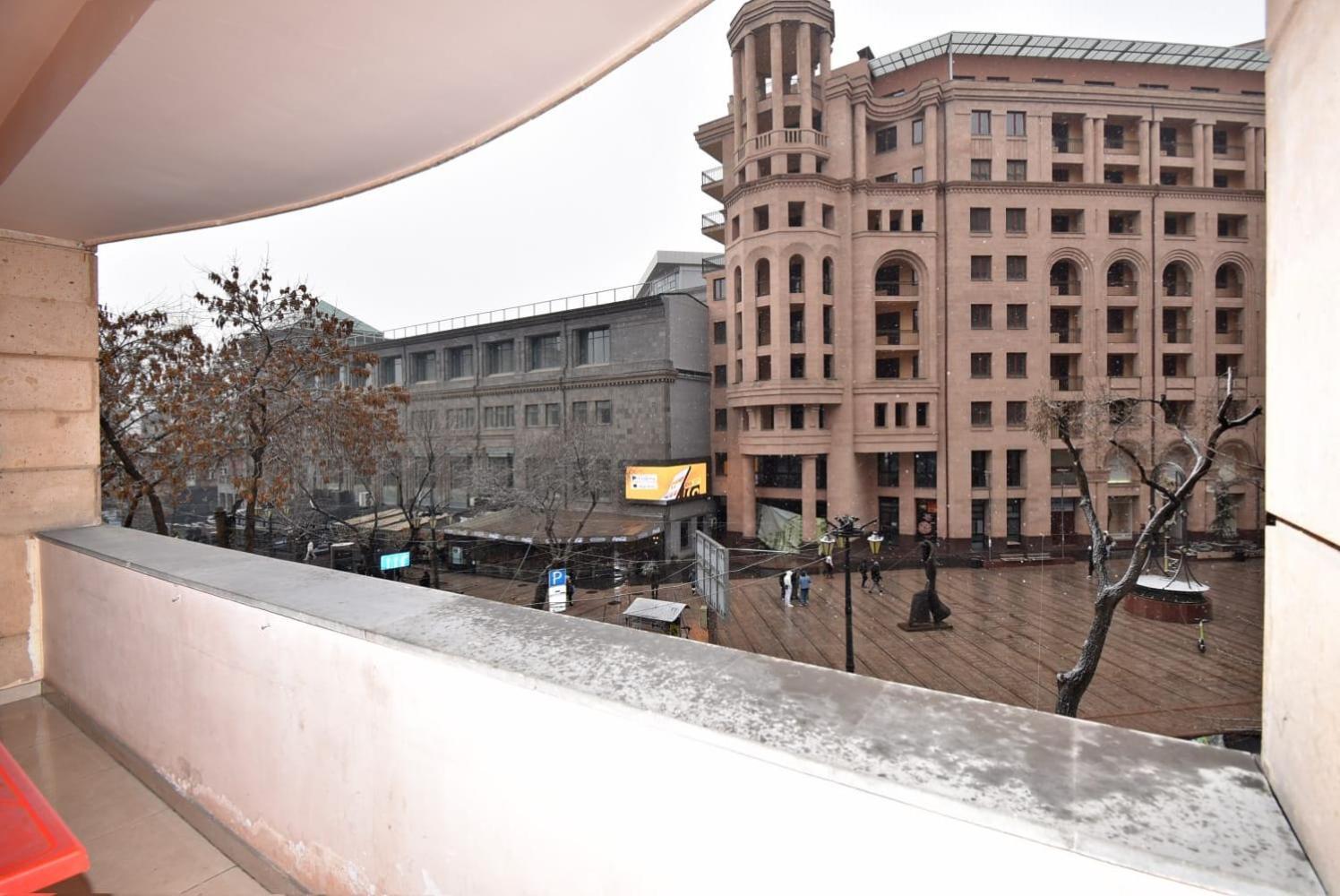 Armenak Apartment in Aram str Yerevan Bagian luar foto